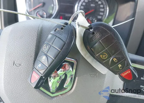 2010 Dodge Ram 1500 Slt/Sport/Trx z USA, uszkodzony, nr VIN 1D7RB1CT8AS126535